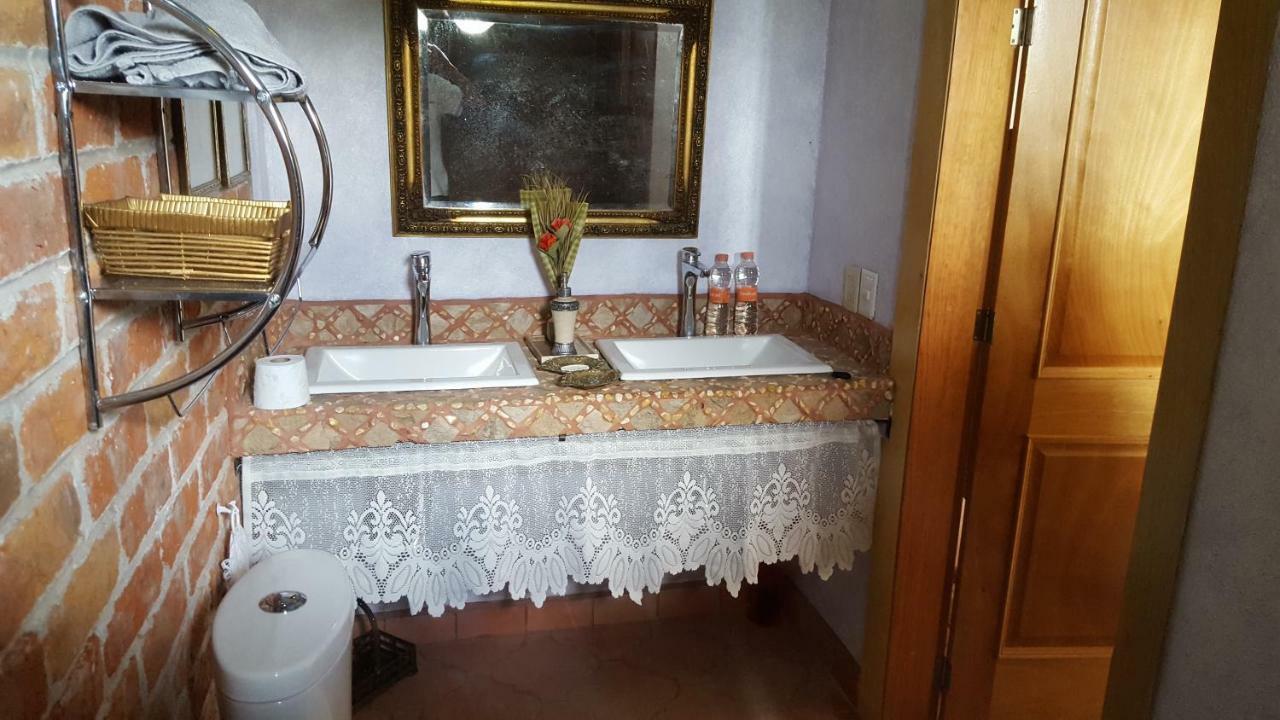 La Casona Azul Bed N Breakfast Santa Rosa de Jauregui Exterior foto
