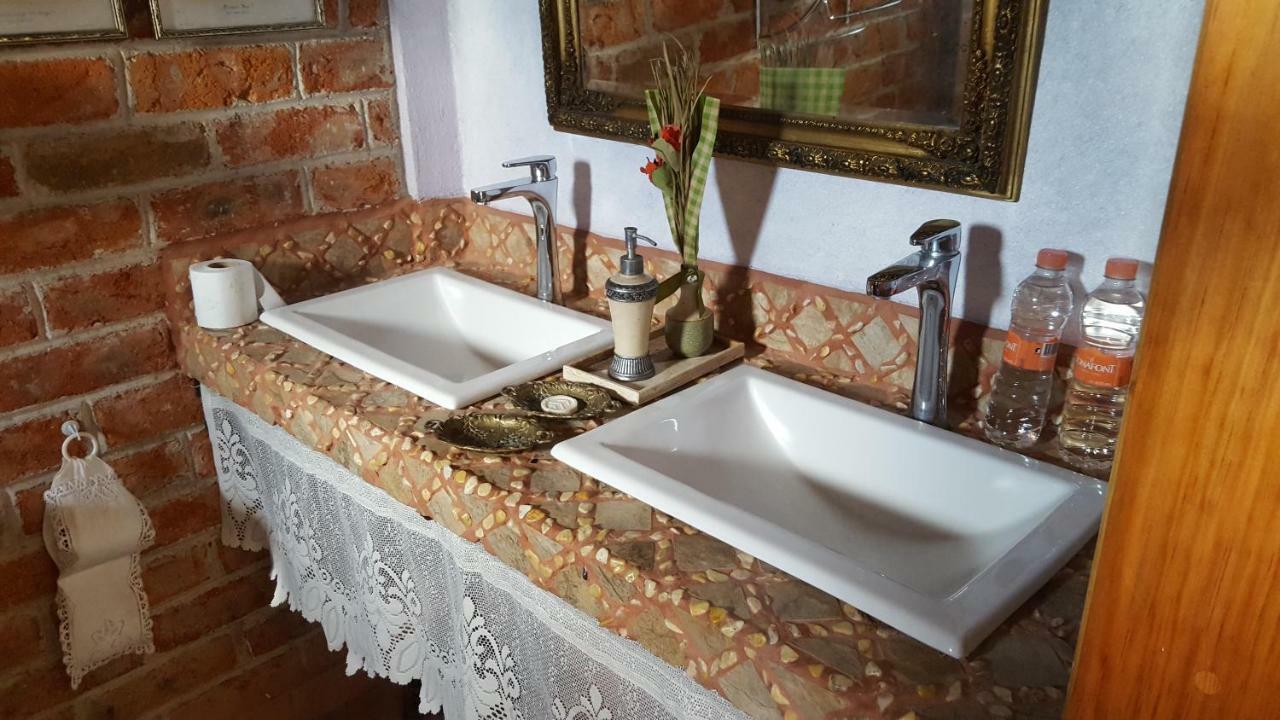 La Casona Azul Bed N Breakfast Santa Rosa de Jauregui Exterior foto